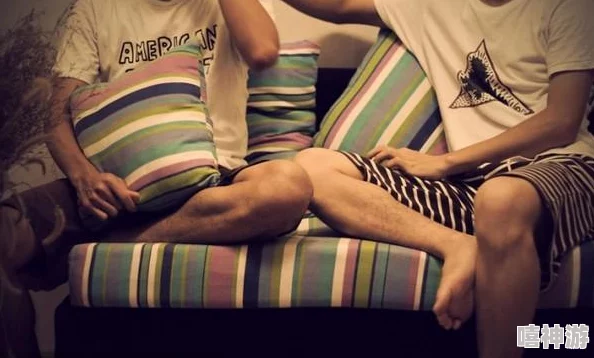 男同被猛男房东cao到哭Gay，情感纠葛与欲望交织的故事引发热议，网友纷纷讨论背后的深层含义