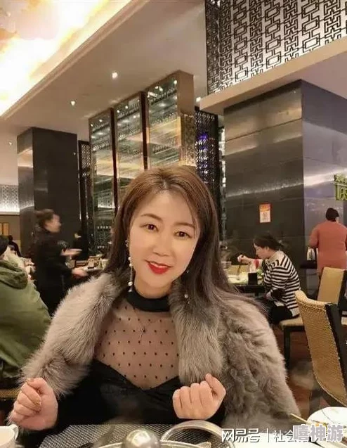 少妇搡BBBB搡BBB搡老女王，现场目击者称气氛紧张引发热议，网友纷纷发表看法与评论