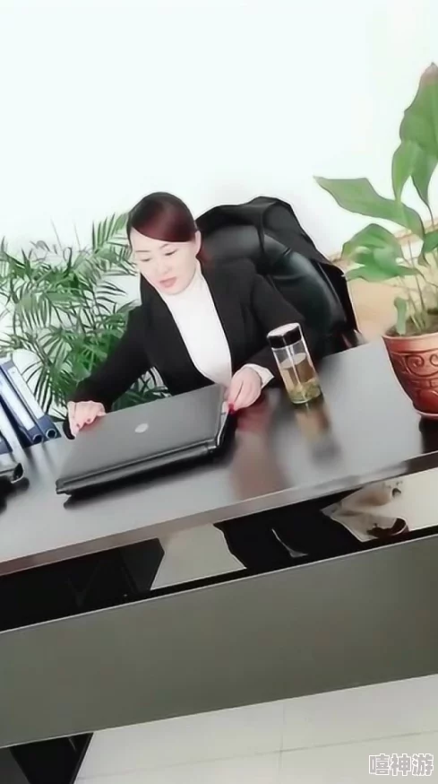 我的漂亮老板娘被曝与公司高管有染,引发内部员工猜测和围观 我的漂亮老板娘被曝与公司高管有染,引发内部员工猜测和围观