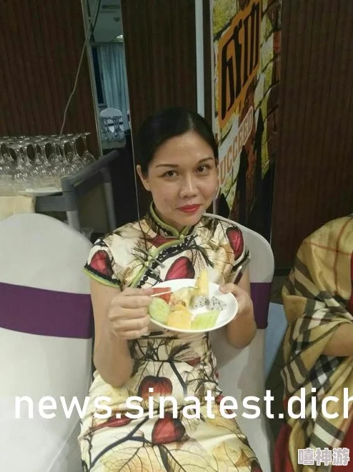 黑料不打烊吃瓜爆料反差婊：某女星被曝与经纪人绯闻缠身，现场照片流出揭秘恋情真相