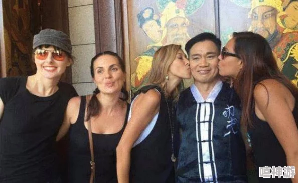 金贡去哪了?传闻他与神秘女友在国外度假,好友曝出两人甜蜜互动引发热议! 金贡去哪了?传闻他与神秘女友在国外度假,好友曝出两人甜蜜互动引发热议!