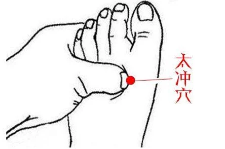 美女露出胸让男生狂揉,网友纷纷表示这样的行为过于低俗,不应在公共场合展现,影响社会风气 美女露出胸让男生狂揉,网友纷纷表示这样的行为过于低俗,不应在公共场合展现,影响社会风气
