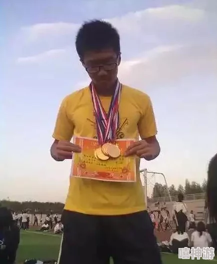 猛男的大粗鳮巴:网友热议其背后的健身秘诀与生活态度,纷纷表示佩服和羡慕,认为这是一种积极向上的表现 猛男的大粗鳮巴:网友热议其背后的健身秘诀与生活态度,纷纷表示佩服和羡慕,认为这是一种积极向上的表现