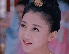 姬小满流眼泪翻白眼流口水的表情：探讨情感表达与角色塑造的关系及其对观众的影响