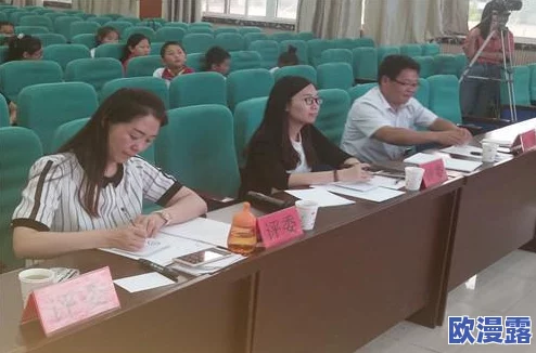 把英语按在桌子上抄：提高写作水平的技巧与学习策略，助你掌握流利表达的秘密方法