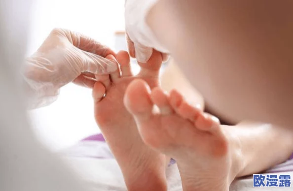 白色脚上浓浓的精华液的预防方法:有效护理与日常保养技巧分享,助你远离困扰与不适感 白色脚上浓浓的精华液的预防方法:有效护理与日常保养技巧分享,助你远离困扰与不适感