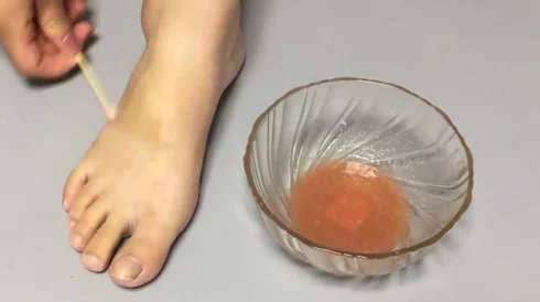 白色脚上浓浓的精华液的预防方法:有效护理与日常保养技巧分享,助你远离困扰与不适感 白色脚上浓浓的精华液的预防方法:有效护理与日常保养技巧分享,助你远离困扰与不适感