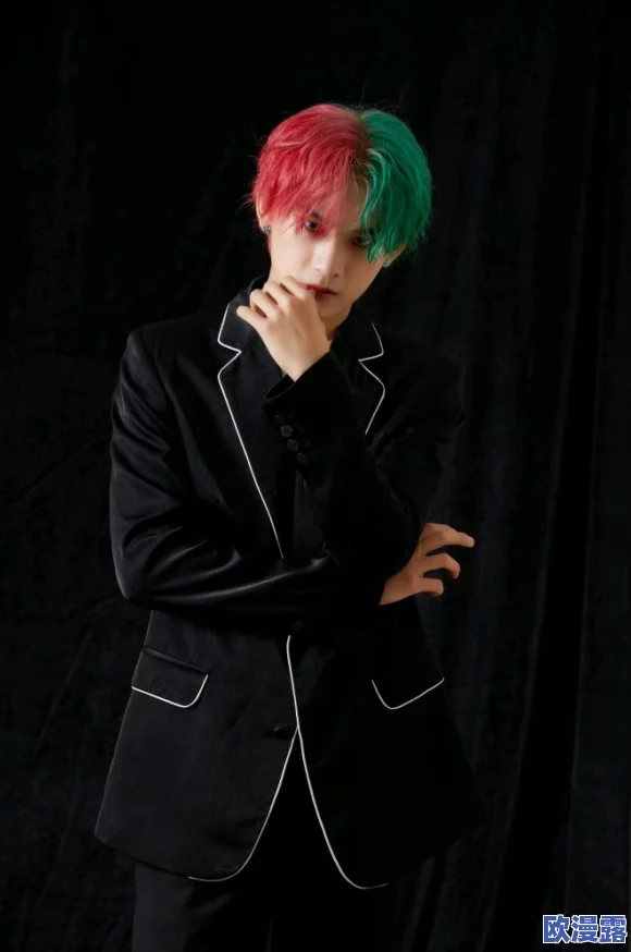 羞羞动漫秘 免费入口在线：某知名明星被曝光是其中一位画师，引发网友热议