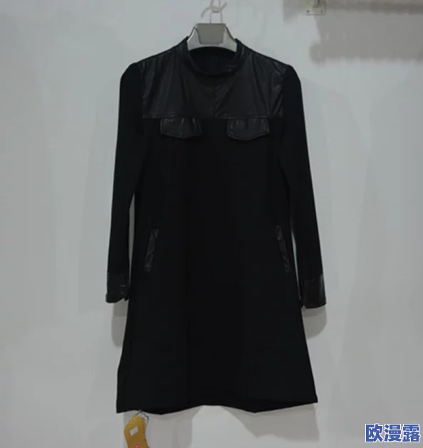 秋水伊人2022黑色毛呢外套:优雅的设计与温暖的材质相结合,适合多种场合的时尚选择 秋水伊人2022黑色毛呢外套:优雅的设计与温暖的材质相结合,适合多种场合的时尚选择