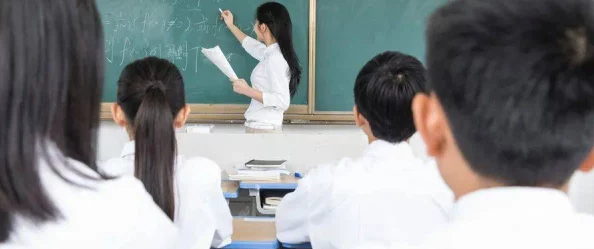 老师没戴套子c了我一天!校园内传出某名男老师与女学生发生不正当关系的八卦消息 老师没戴套子c了我一天!校园内传出某名男老师与女学生发生不正当关系的八卦消息