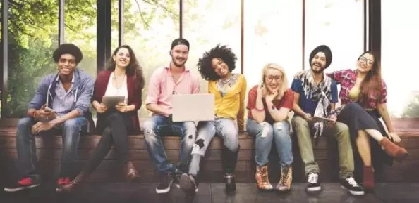 男生和女生萝卜碰萝卜：探讨性别互动中的友谊与默契在年轻人社交中的重要性