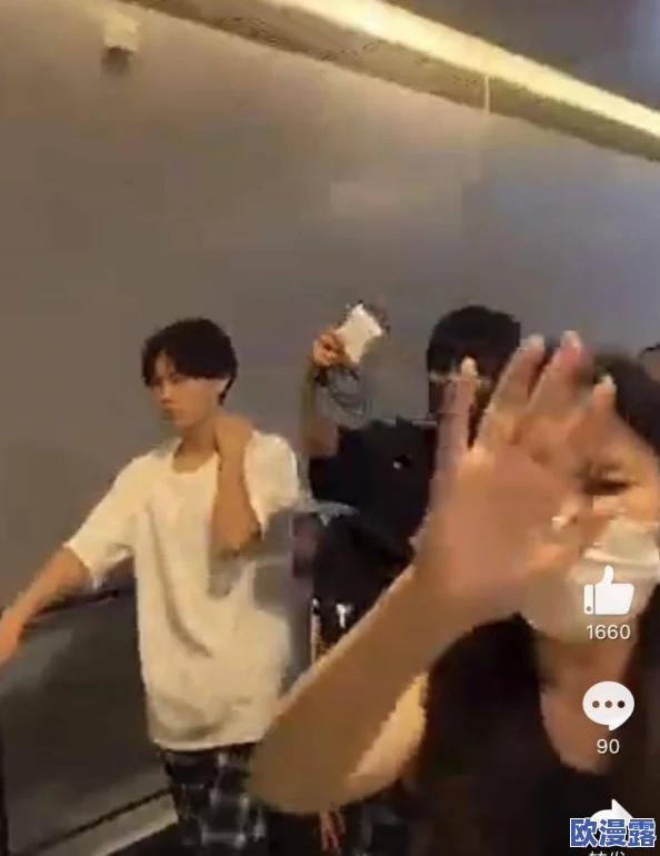 孤独な女の子游戏:网友热议这款游戏如何反映现代女性的内心世界与情感挣扎 孤独な女の子游戏:网友热议这款游戏如何反映现代女性的内心世界与情感挣扎