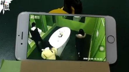沟厕盗撮引发热议：网友纷纷表示应加强公共场所监控与隐私保护，呼吁严惩违法行为以维护社会安全