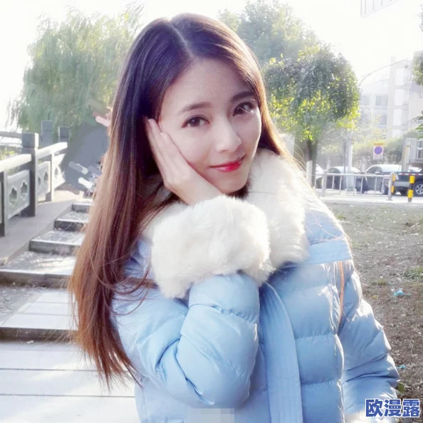 校花被出乳白色液体软件引发热议,网友纷纷讨论其背后的真相与影响,事件持续发酵中 校花被出乳白色液体软件引发热议,网友纷纷讨论其背后的真相与影响,事件持续发酵中