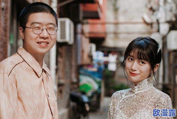 桃花扇1v2：传闻女主角与男配私下互动频繁，背后故事引发网友热议，真相究竟如何？