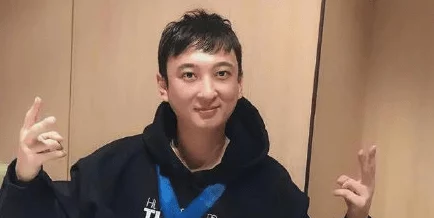 张津瑜落地窗完整版:她与神秘男友的甜蜜约会曝光,网友纷纷猜测恋情真相! 张津瑜落地窗完整版:她与神秘男友的甜蜜约会曝光,网友纷纷猜测恋情真相!
