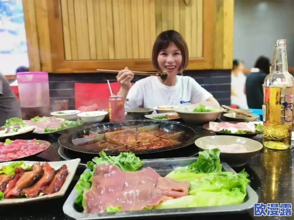 沈娜娜苏清歌团圆火锅在线播放,网友热议:这场直播不仅美食诱人,更让人感受到浓厚的团圆氛围! 沈娜娜苏清歌团圆火锅在线播放,网友热议:这场直播不仅美食诱人,更让人感受到浓厚的团圆氛围!