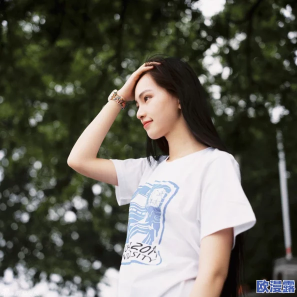 白丝校花裸身写真引发热议,网友纷纷讨论其艺术价值与社会影响的多重视角分析 白丝校花裸身写真引发热议,网友纷纷讨论其艺术价值与社会影响的多重视角分析