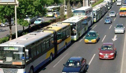 真人强 112分钟国产公交车:探讨中国公共交通发展与城市化进程的关系及其对社会生活的影响 真人强 112分钟国产公交车:探讨中国公共交通发展与城市化进程的关系及其对社会生活的影响