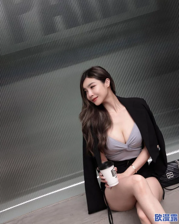 最新另类丰满美女Z0OZO,传闻与知名导演秘密约会,引发网友热议和关注! 最新另类丰满美女Z0OZO,传闻与知名导演秘密约会,引发网友热议和关注!