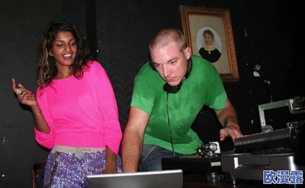 欧美 另类 交:某知名歌手被曝与神秘艺术家秘密合作,音乐风格引发粉丝热议! 欧美 另类 交:某知名歌手被曝与神秘艺术家秘密合作,音乐风格引发粉丝热议!