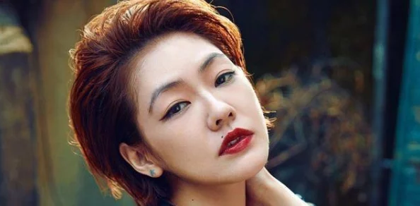 姬小满翻白眼很享受的样子＂引发热议，网友称其为“白眼女王”，赞叹其无敌幽默感和个性魅力！