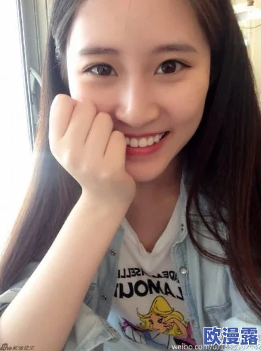 校花被出乳白色液体，校园内外引发热议，众多网友纷纷发表看法与讨论，引起社会关注与思考