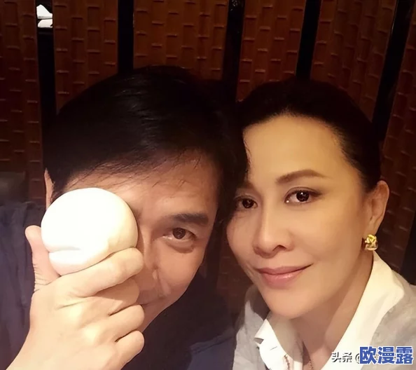 日本人打牌不盖被子，网友热议：这背后是否反映了他们对生活的独特态度与文化习惯？