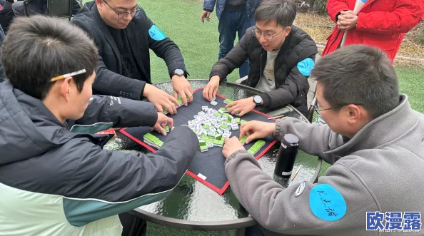 拔萝卜打扑克：一场趣味横生的游戏，竟引发全城热潮，参与者络绎不绝！