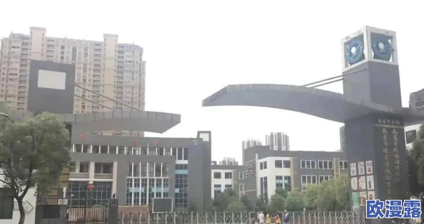 班花裸身将两腿扒开让全班吃，震惊全国校园，难以想象的事件引发热议！