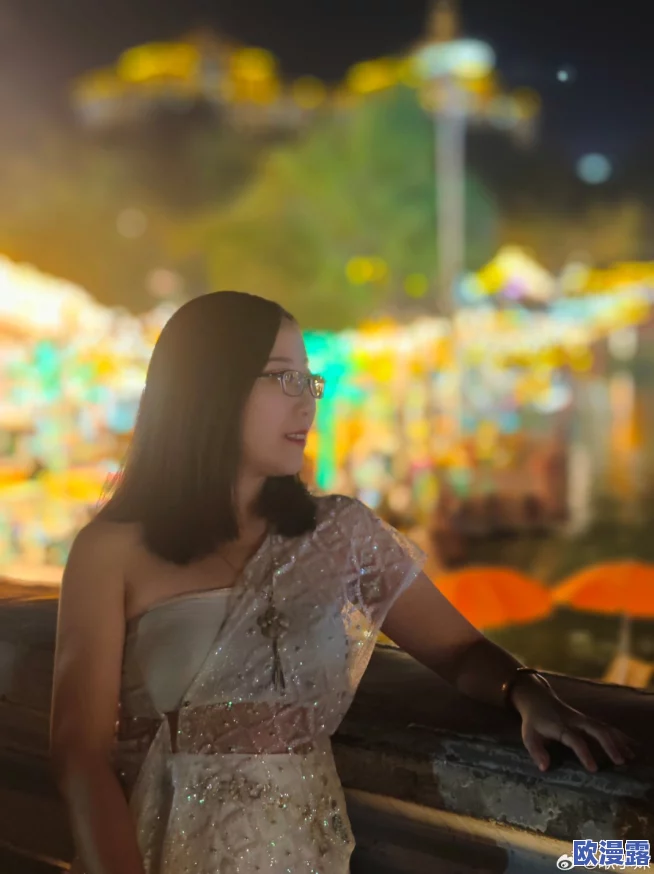 www.亚洲最大夜色伊人：新开业的夜市吸引了大量游客，成为城市新的娱乐热点