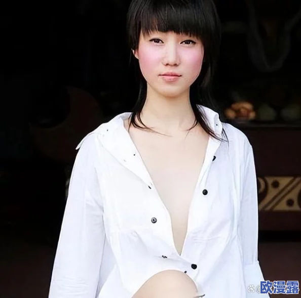 张悠雨大裸体：意外曝光的私密照片引发网友热议，众人震惊不已！