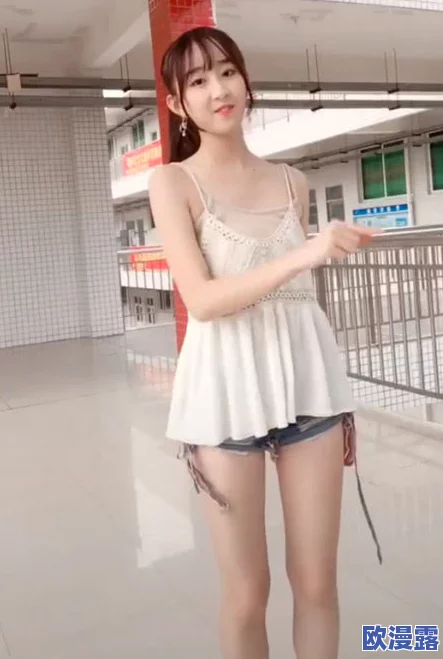 白丝校花裸身引发网络热议,照片曝光震撼全网,众多网友纷纷讨论背后真相与影响! 白丝校花裸身引发网络热议,照片曝光震撼全网,众多网友纷纷讨论背后真相与影响!