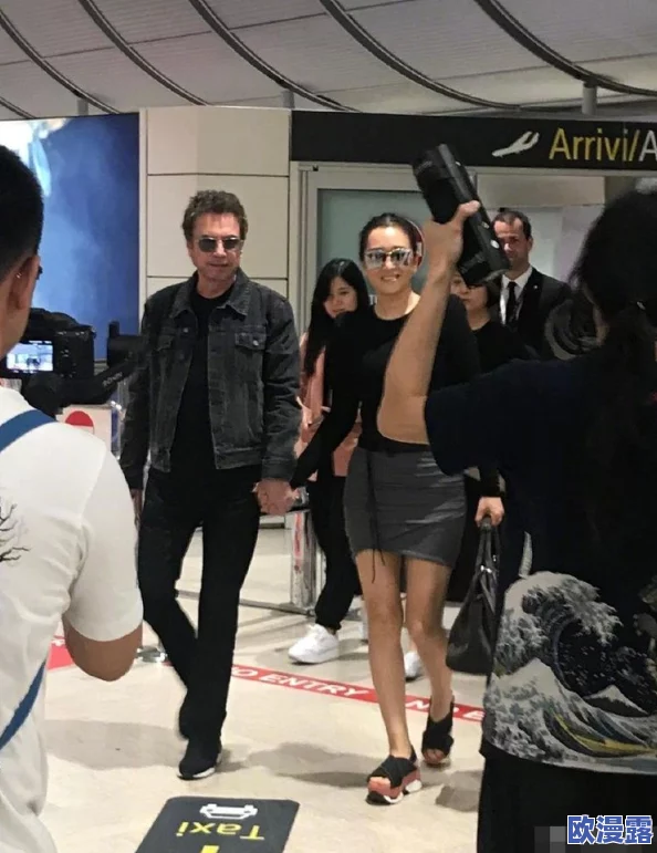 老师穿着黑色丝袜啪啪图片引发热议,网友们纷纷表示震惊与不解,背后真相令人深思! 老师穿着黑色丝袜啪啪图片引发热议,网友们纷纷表示震惊与不解,背后真相令人深思!