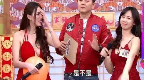 美女扒开让客人玩，现场惊现神秘大奖引发热潮，众人争相围观！