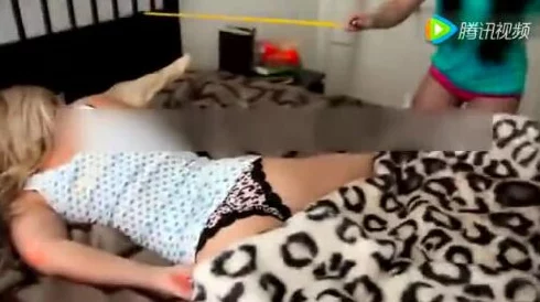 震惊!美女扒开内裤羞羞的视频竟引发网络热议,网友们纷纷评论表示无法直视! 震惊!美女扒开内裤羞羞的视频竟引发网络热议,网友们纷纷评论表示无法直视!