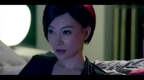 震惊!美女脱个精光露屁股的视频引发网友热议,背后真相令人咋舌,究竟发生了什么? 震惊!美女脱个精光露屁股的视频引发网友热议,背后真相令人咋舌,究竟发生了什么?