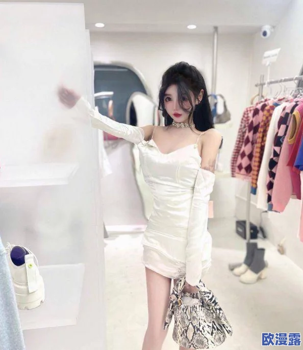 小小拗女性BBW:网友曝光她私下真实身材,疑似整容丰胸引发争议 小小拗女性BBW:网友曝光她私下真实身材,疑似整容丰胸引发争议