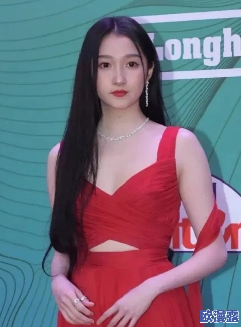 小小拗女性BBW:网友曝光她私下真实身材,疑似整容丰胸引发争议 小小拗女性BBW:网友曝光她私下真实身材,疑似整容丰胸引发争议