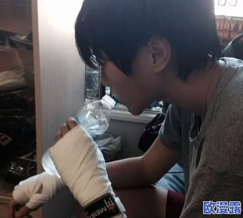 男男熟睡同性摸硬了，近日社交媒体热议这一事件，引发网友对性别与亲密关系的讨论和思考