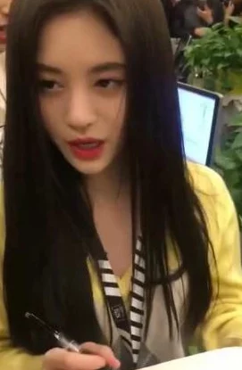 办公室鞠婧祎被揉到高潮,令人惊讶的背后故事与她的职业生涯发展密切相关,引发热议 办公室鞠婧祎被揉到高潮,令人惊讶的背后故事与她的职业生涯发展密切相关,引发热议