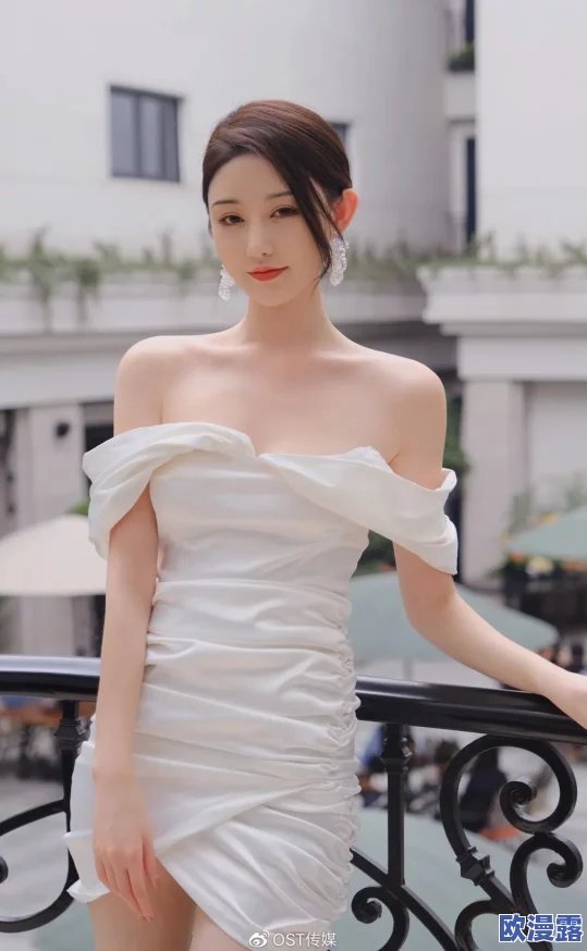 国产美女久久：最新时尚潮流引领者，展现独特魅力与自信风采，成为社交媒体热议焦点！