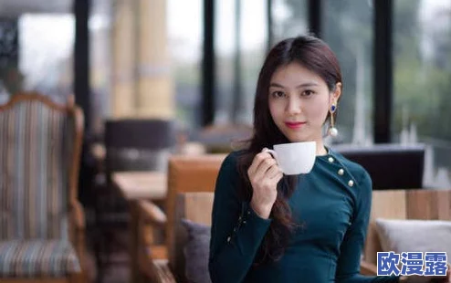 偷完朋友人妻丰满好紧电影"是一部讲述复杂人际关系和情感纠葛的影片,展现了在禁忌爱情中所引发的冲突与挣扎 偷完朋友人妻丰满好紧电影"是一部讲述复杂人际关系和情感纠葛的影片,展现了在禁忌爱情中所引发的冲突与挣扎