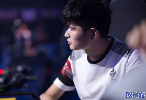 1v1 (sc):传闻某知名选手将在比赛中与对手展开激烈对决,背后隐藏的故事让人期待不已! 1v1 (sc):传闻某知名选手将在比赛中与对手展开激烈对决,背后隐藏的故事让人期待不已!