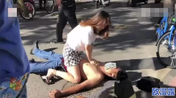 公车上顶短裙臀部摩擦视频引发热议,网友纷纷讨论公共场合的礼仪与个人隐私保护问题 公车上顶短裙臀部摩擦视频引发热议,网友纷纷讨论公共场合的礼仪与个人隐私保护问题