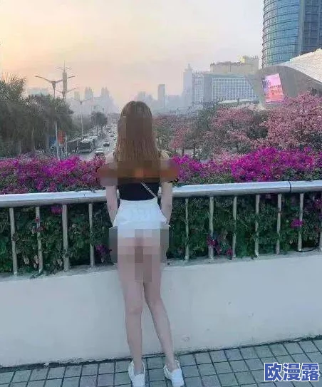 真实女性下身裸露图片：探讨社会对女性身体的看法与接受度，反思文化背景与个人选择的关系