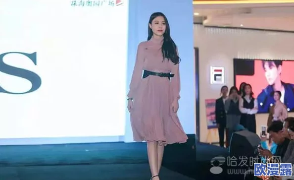 美女张腿男人桶免费视频，激情四溢的瞬间让人目不转睛，感受视觉与心灵的双重冲击！