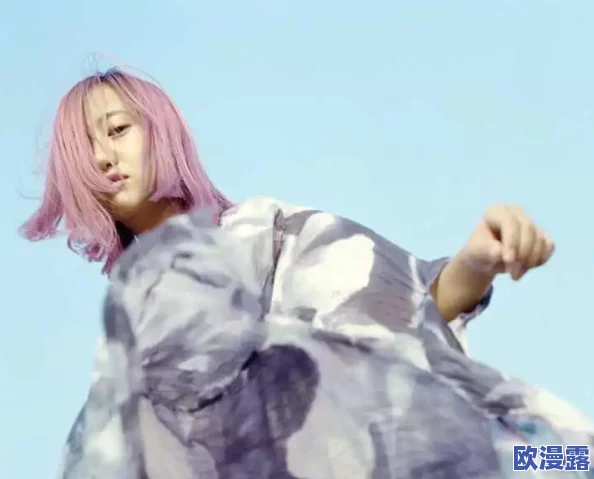 被多人强伦的小柔小说片段：在黑暗中挣扎，她的心灵与身体都遭受了无法言喻的痛苦与屈辱