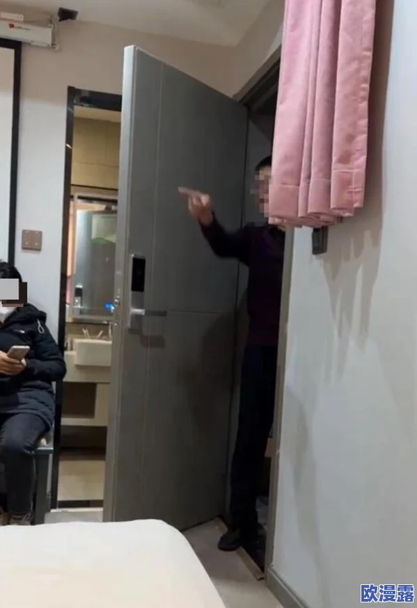 最新流出厕拍系列 海角社区小哥邻居封神之爽,网友热议视频背后的故事与影响,引发广泛关注与讨论 最新流出厕拍系列 海角社区小哥邻居封神之爽,网友热议视频背后的故事与影响,引发广泛关注与讨论