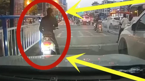 挺进她的花苞 啊太深电车:一场意外的邂逅引发了无法预料的情感风暴! 挺进她的花苞 啊太深电车:一场意外的邂逅引发了无法预料的情感风暴!